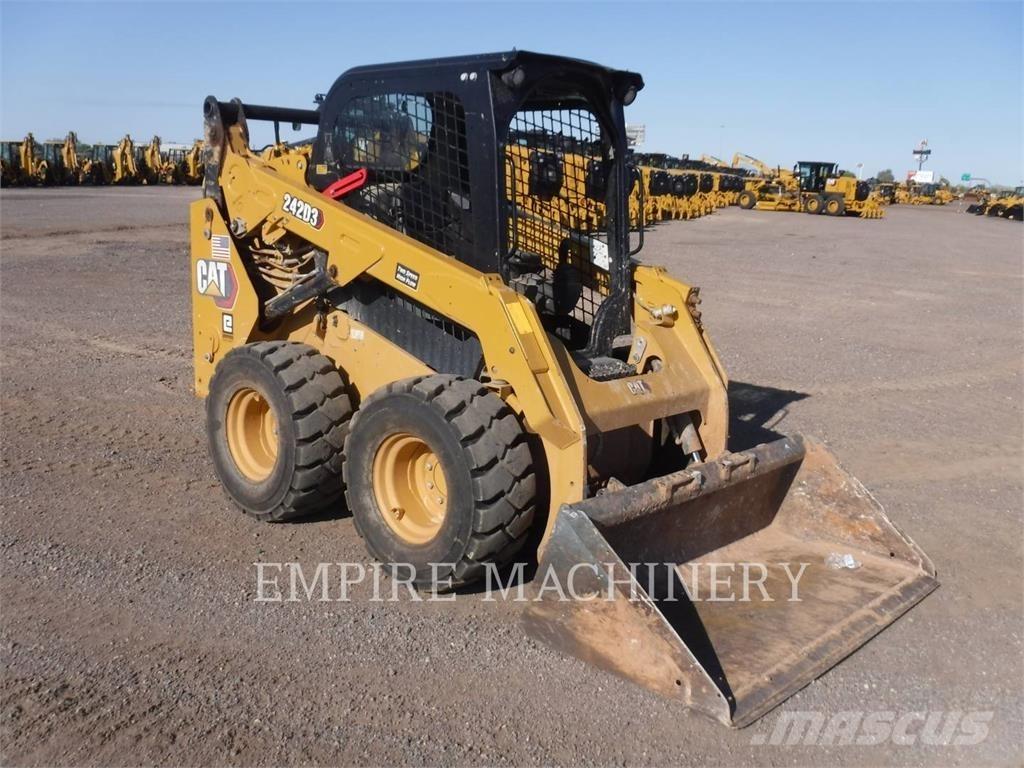 CAT 242D3 Kompaktlader