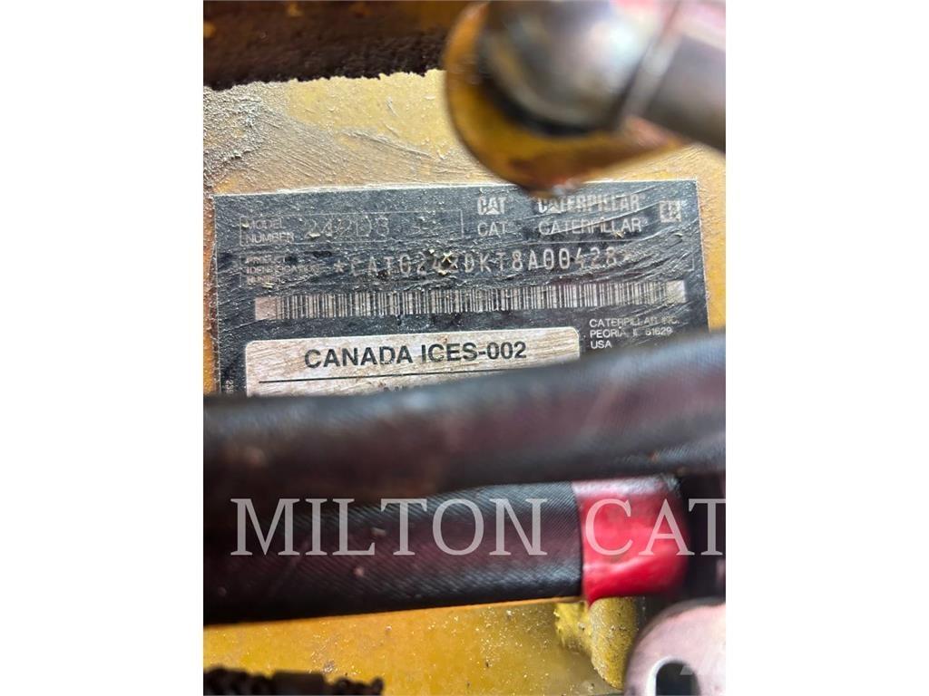 CAT 242D3 Kompaktlader