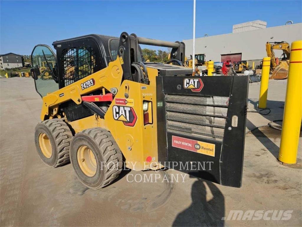 CAT 242D3STD2C Kompaktlader
