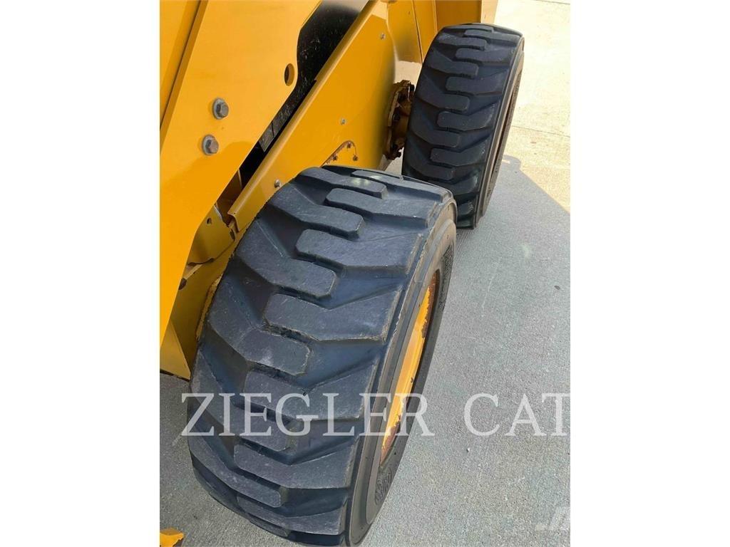 CAT 246D Kompaktlader