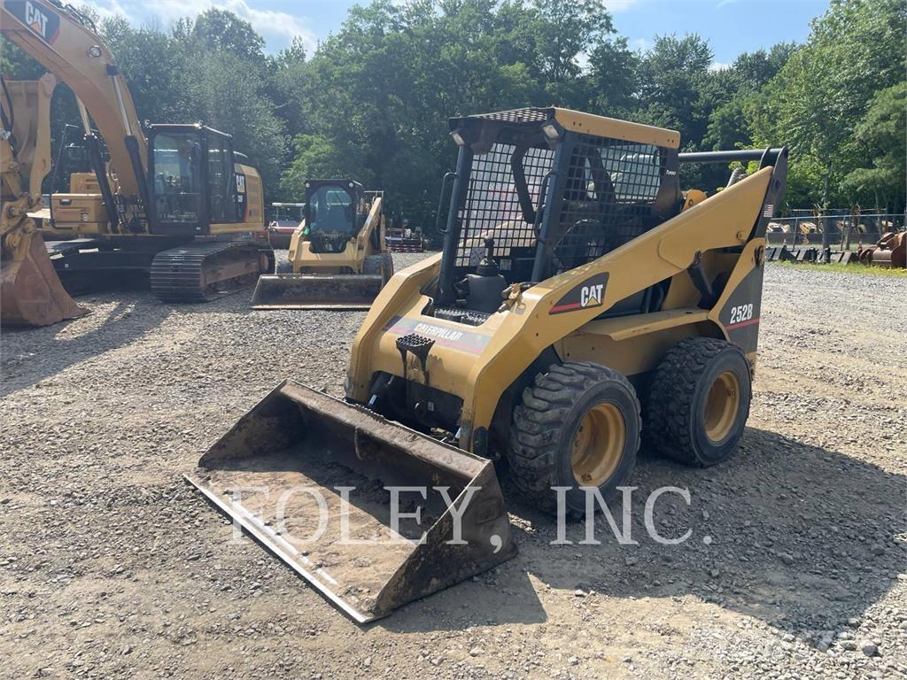 CAT 252B Kompaktlader