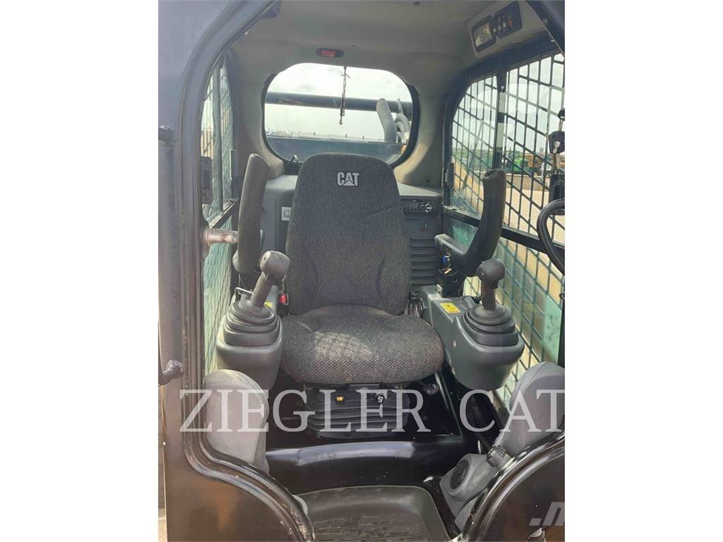 CAT 272D2 Kompaktlader