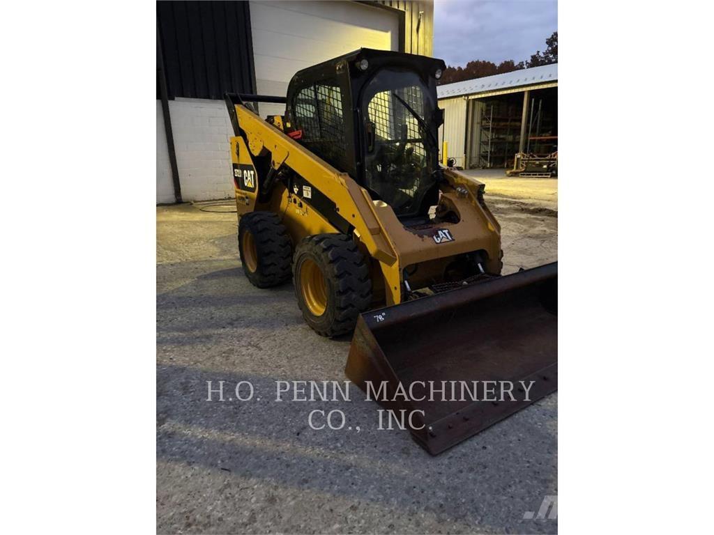 CAT 272D2 Kompaktlader