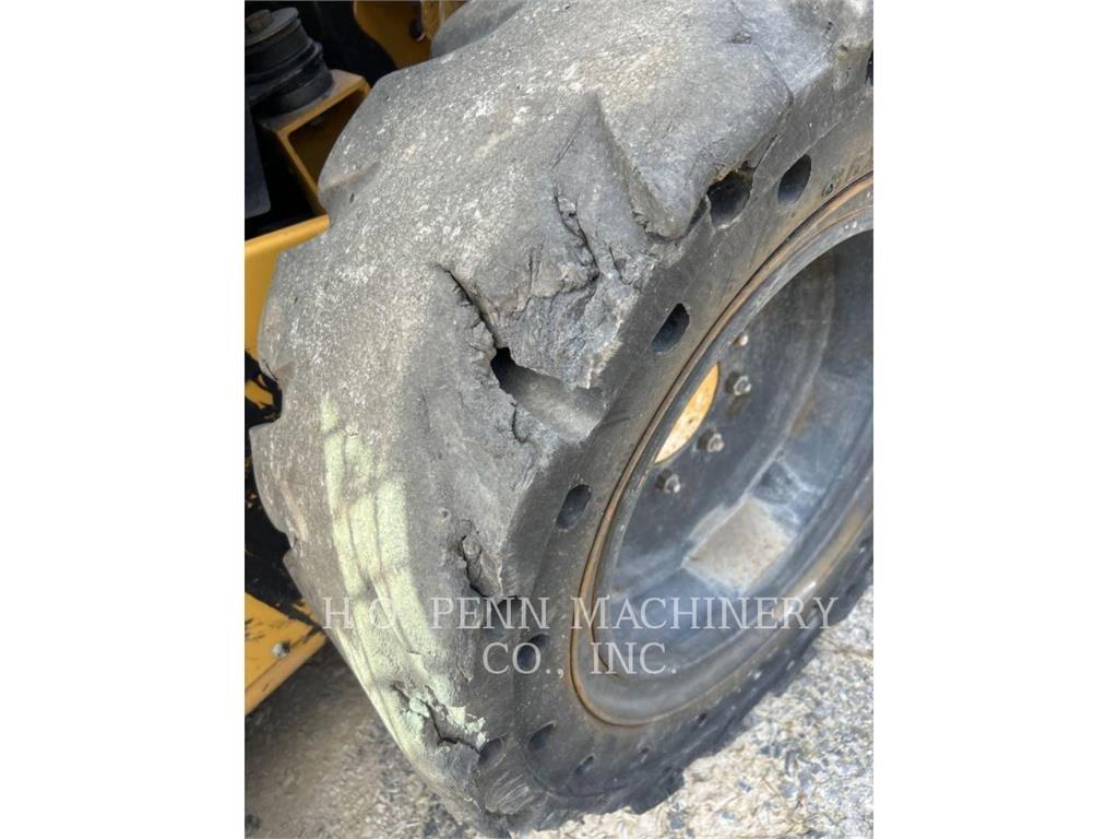 CAT 272D2XHP Kompaktlader