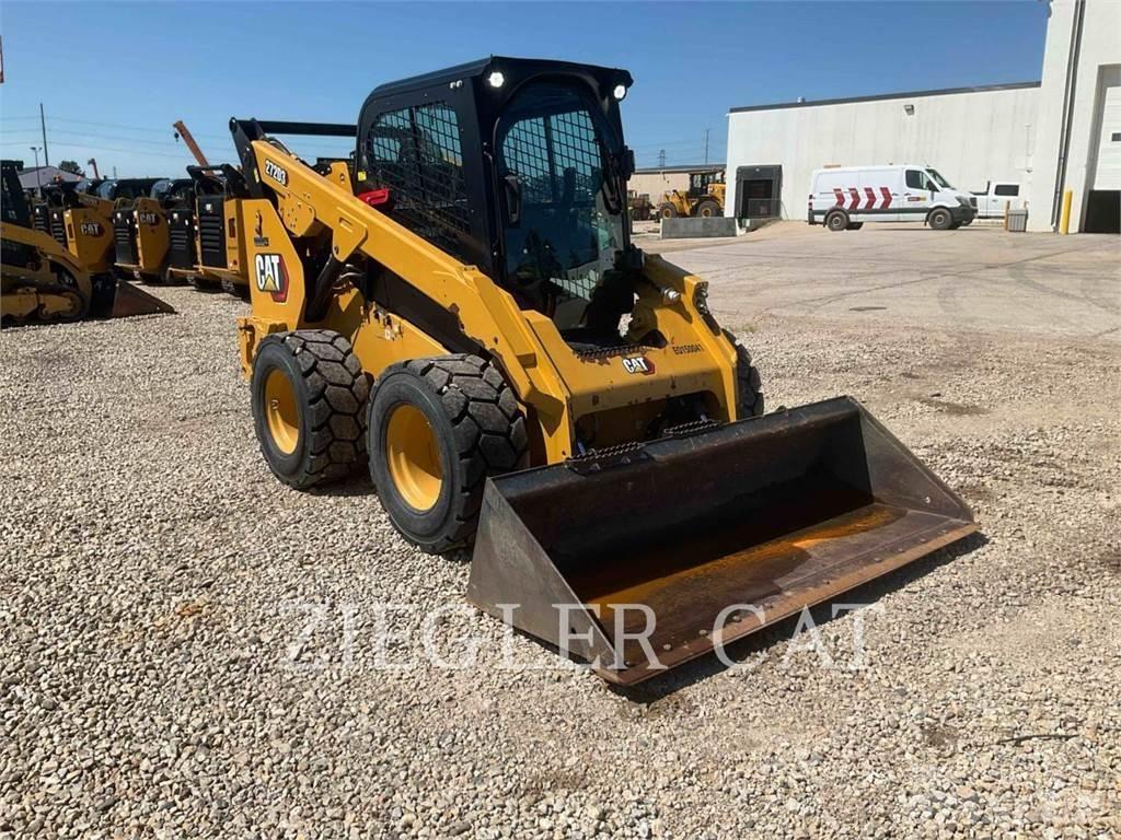 CAT 272D3 Kompaktlader