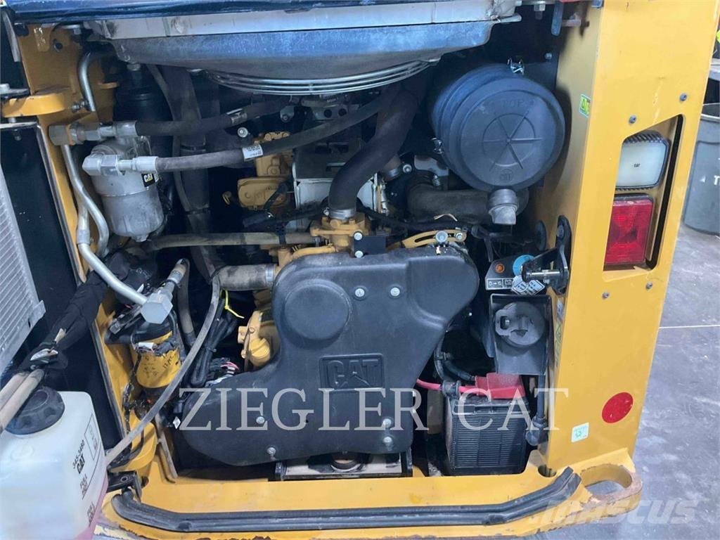 CAT 272D3 Kompaktlader