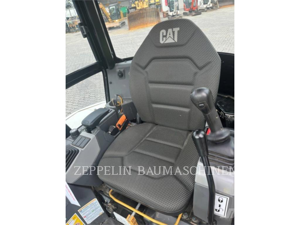 CAT 302.7CR-07 Raupenbagger