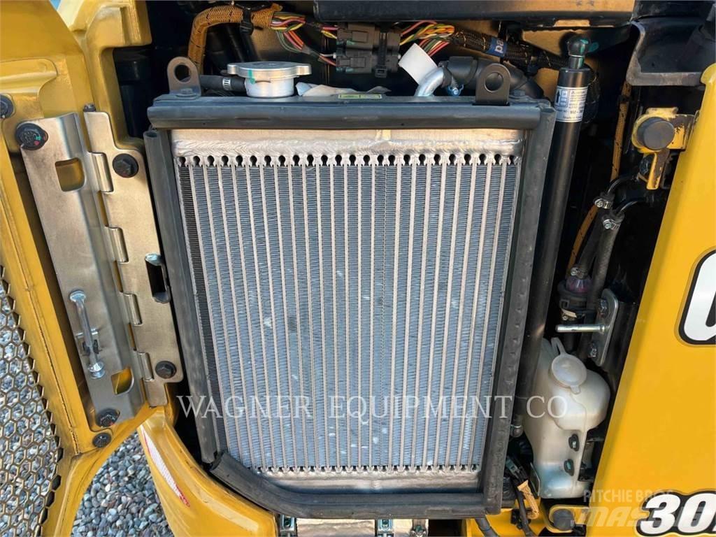 CAT 302 CR THB Raupenbagger