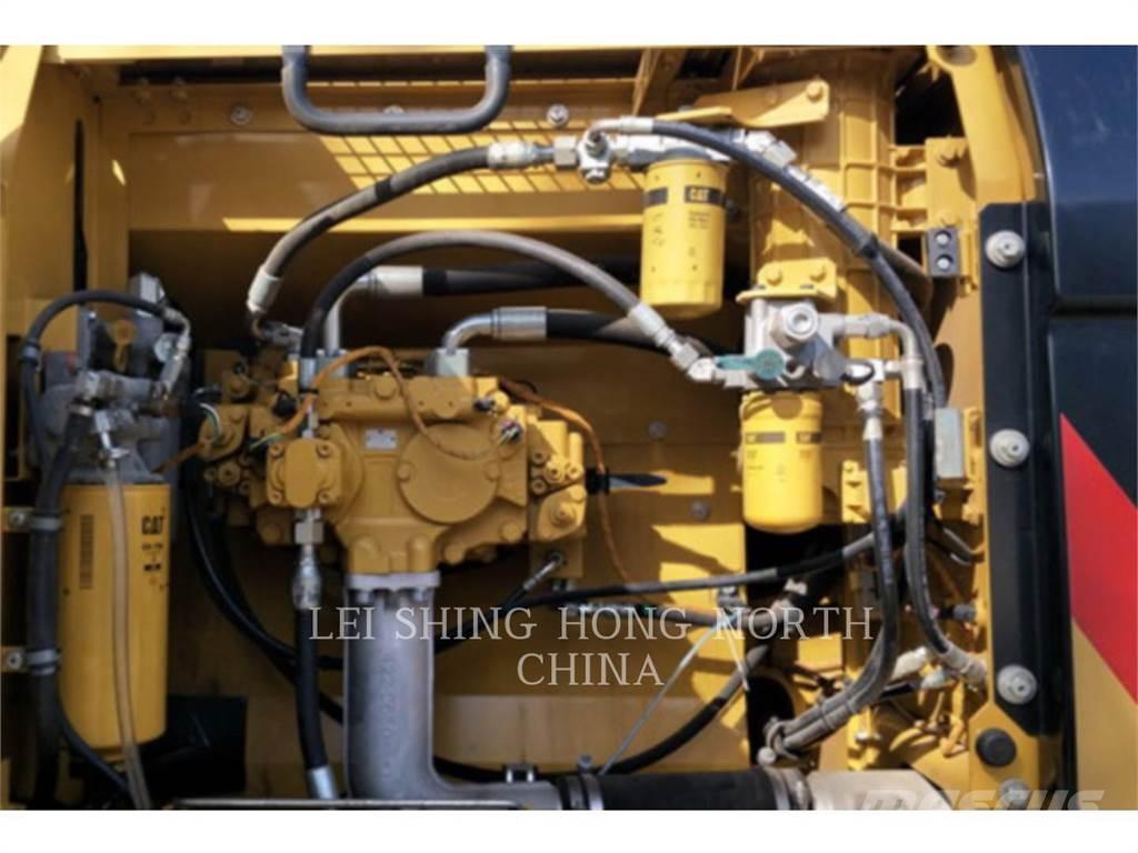 CAT 326D2L Raupenbagger