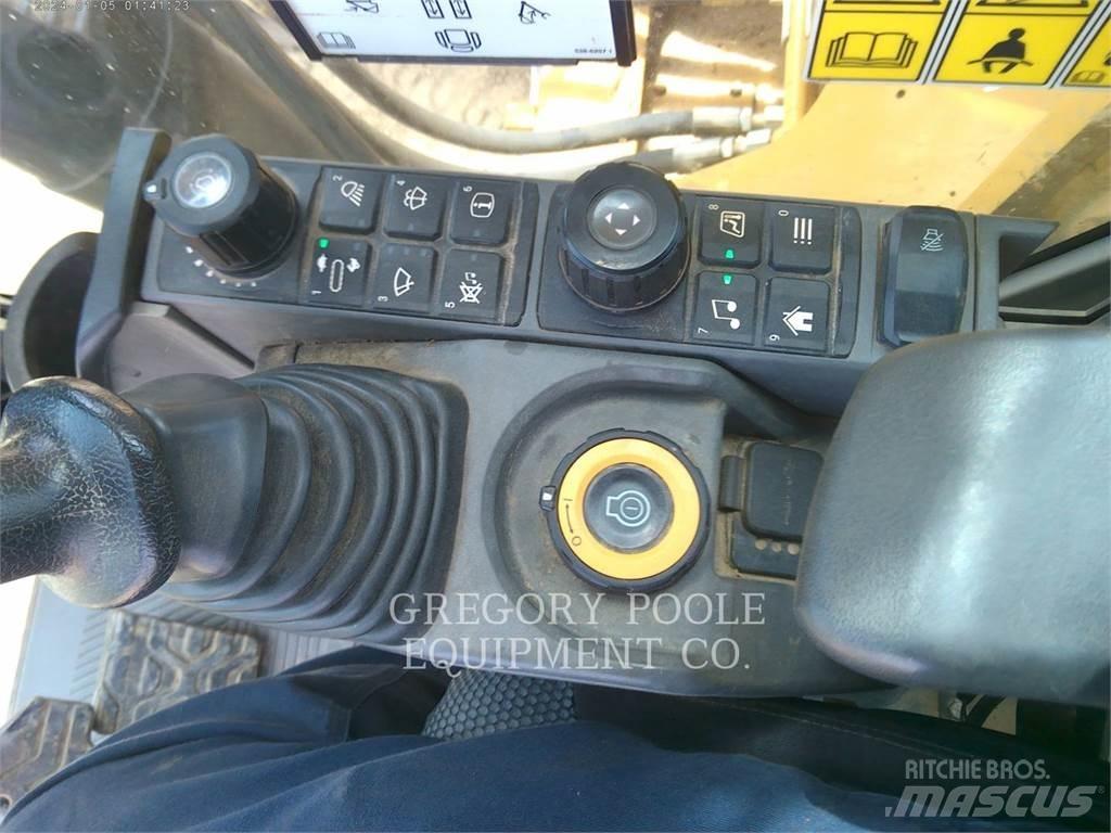 CAT 33007 Raupenbagger
