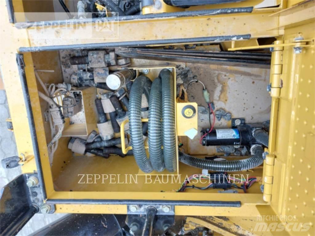 CAT 390FL Raupenbagger
