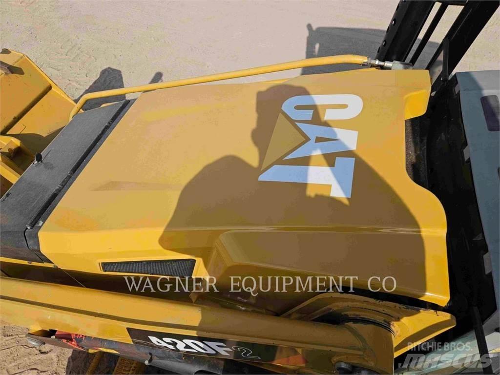 CAT 420F2ST Baggerlader