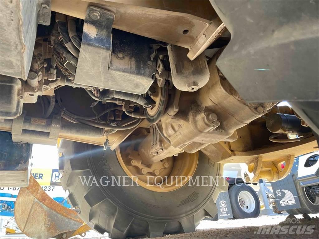 CAT 430F2 4WD Baggerlader