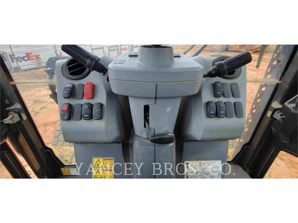 CAT 440 Baggerlader