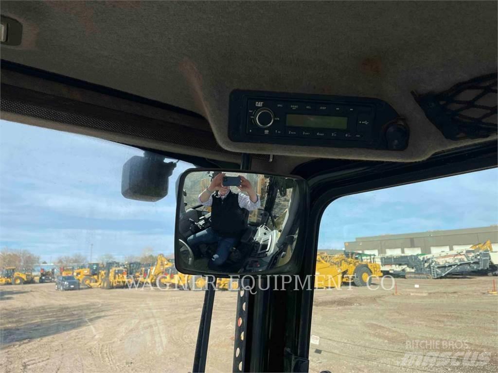 CAT 440 Baggerlader