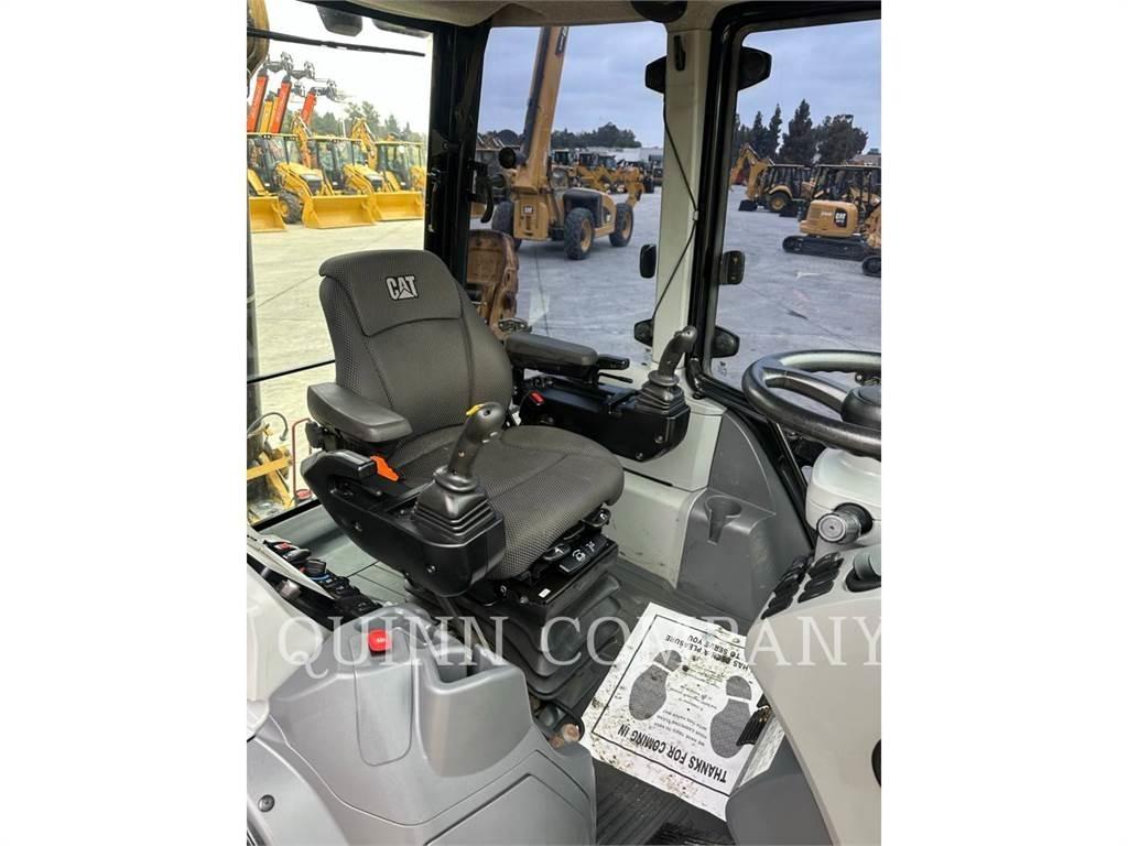 CAT 450 Baggerlader