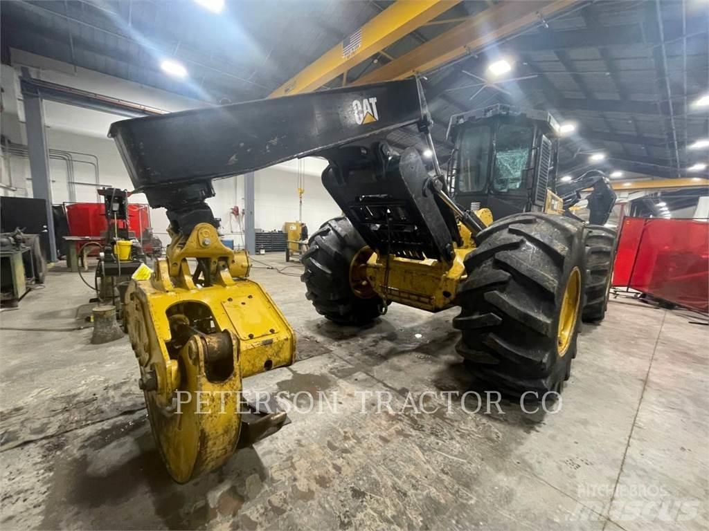 CAT 525D Stammholzschlepper
