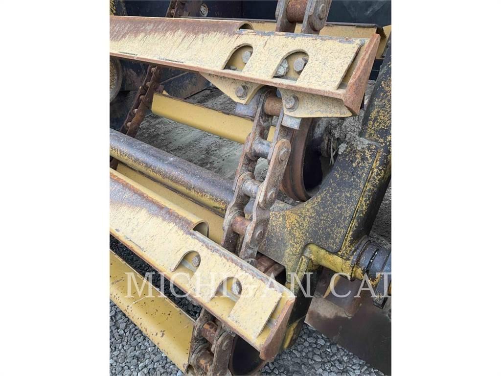 CAT 615C Schaber