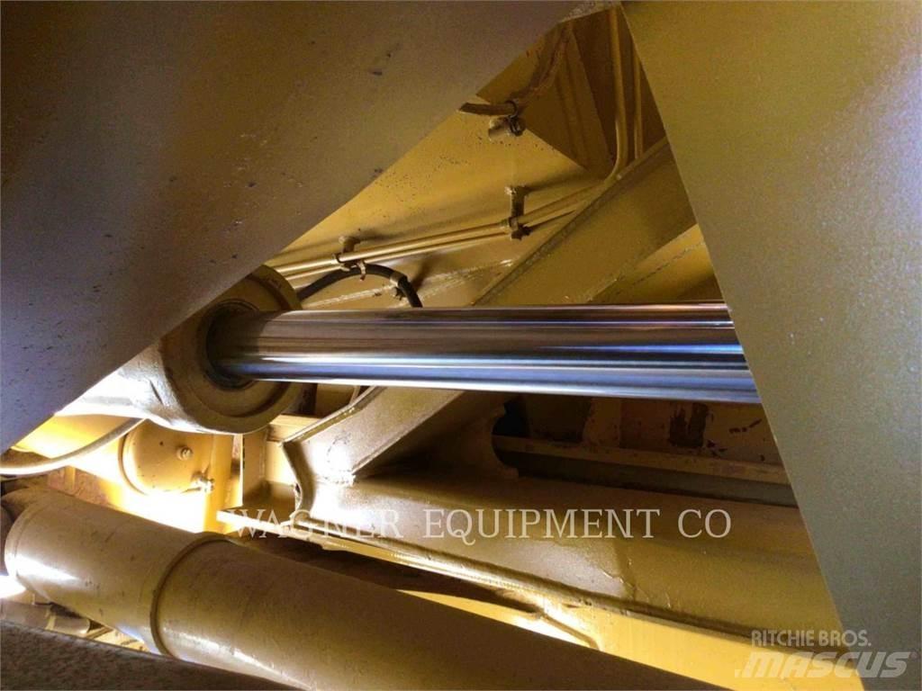 CAT 615C II Schaber