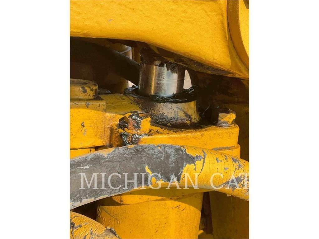 CAT 621B Schaber