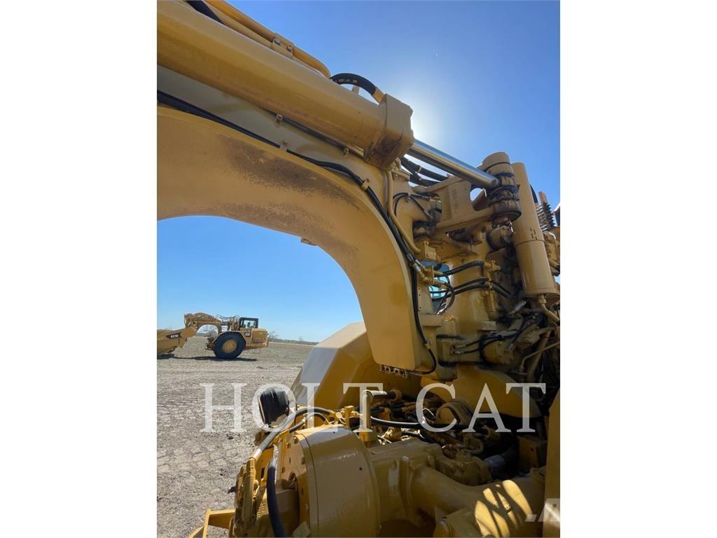 CAT 621G Schaber
