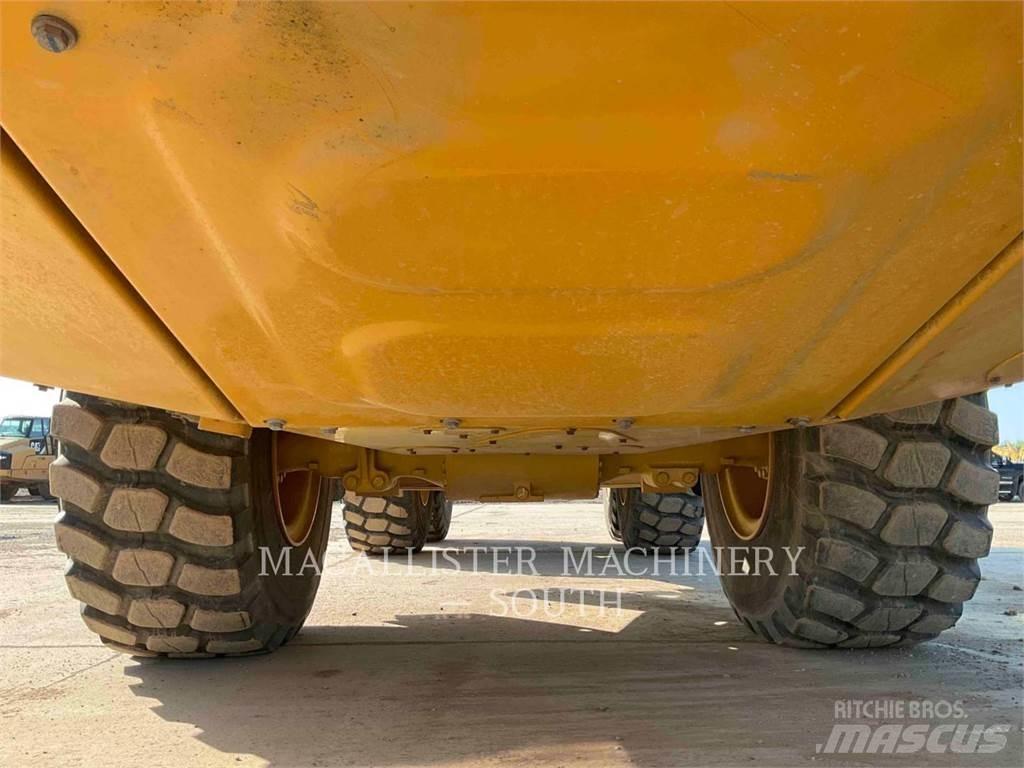 CAT 725 Dumper - Knickgelenk