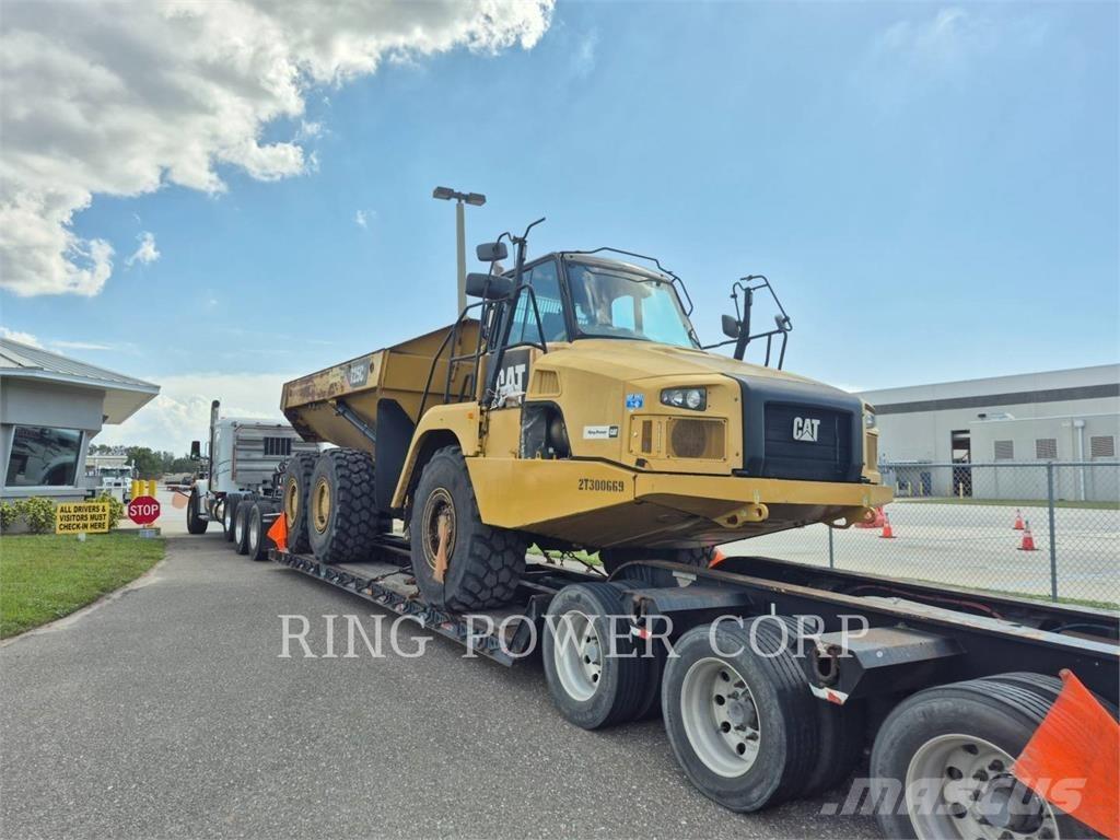 CAT 725C2TG Dumper - Knickgelenk