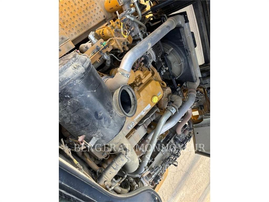 CAT 730 Dumper - Knickgelenk