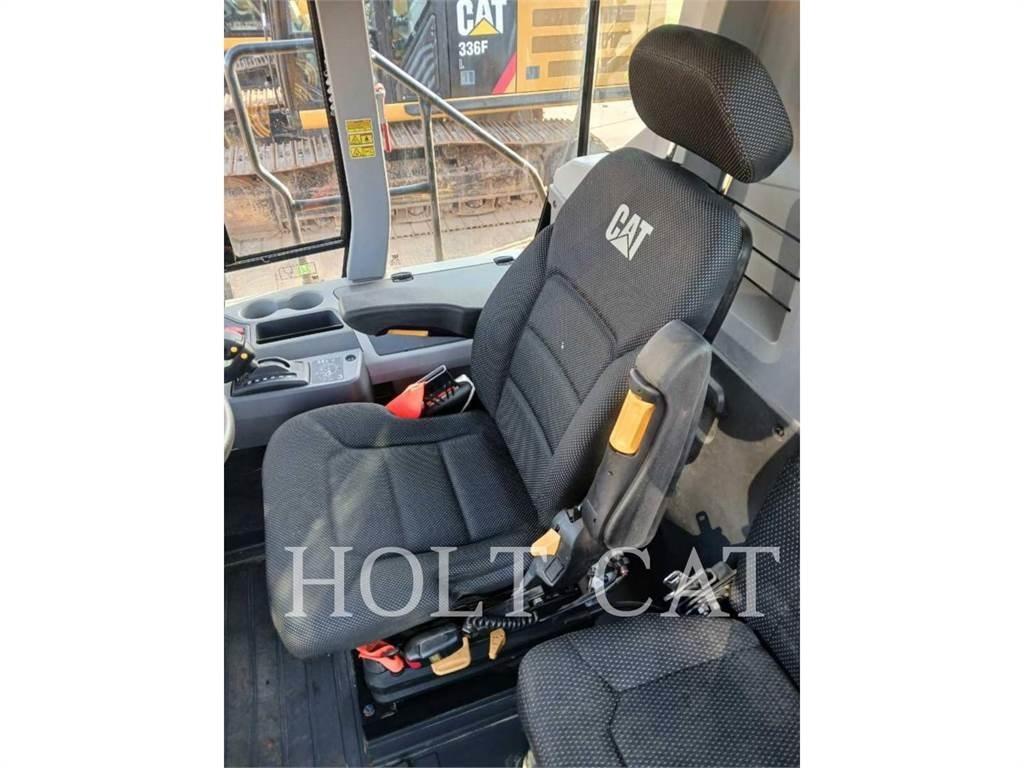 CAT 730 Dumper - Knickgelenk