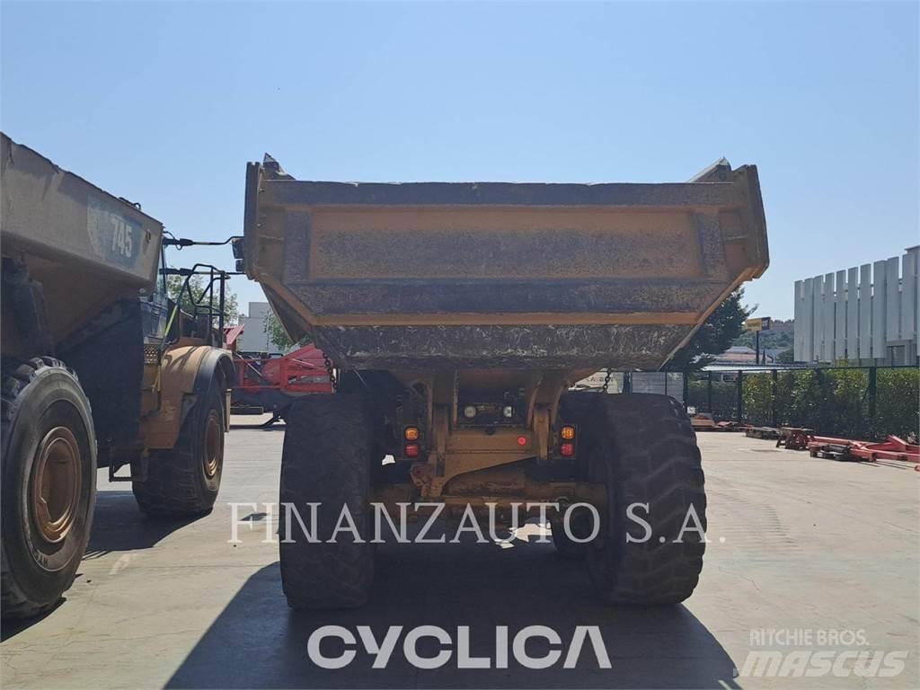 CAT 730 Dumper - Knickgelenk