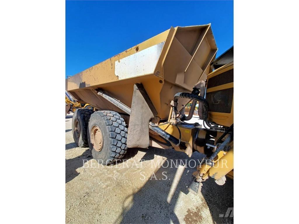 CAT 730 Dumper - Knickgelenk