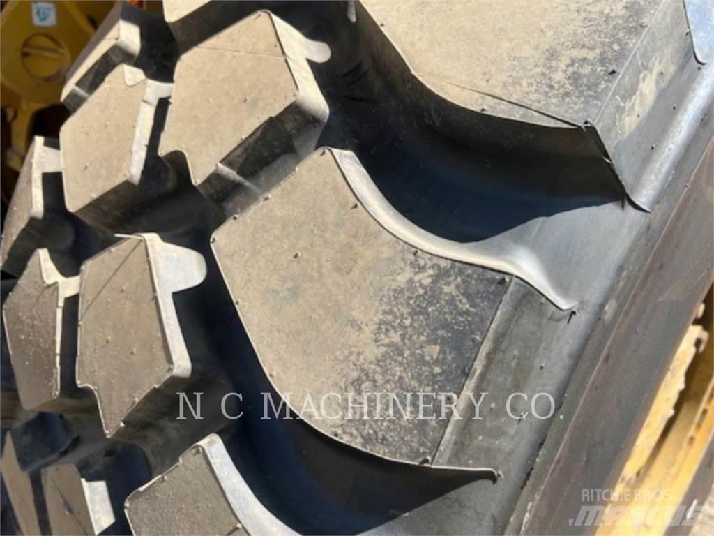 CAT 735 Dumper - Knickgelenk