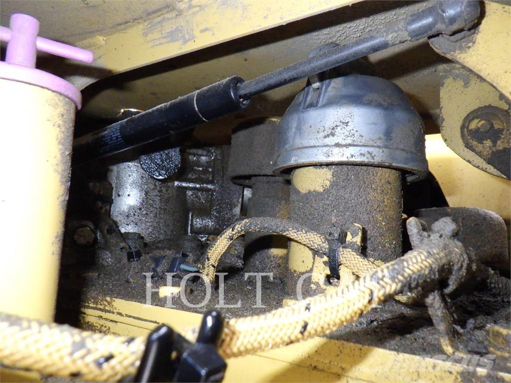 CAT 735 Dumper - Knickgelenk