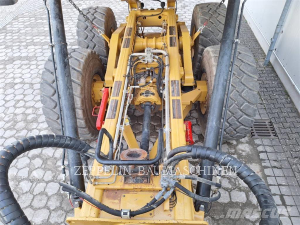 CAT 735B Dumper - Knickgelenk