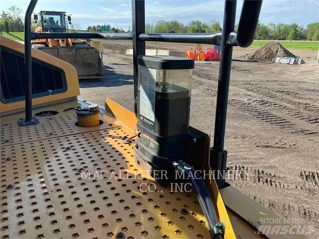 CAT 740 4EJ Dumper - Knickgelenk