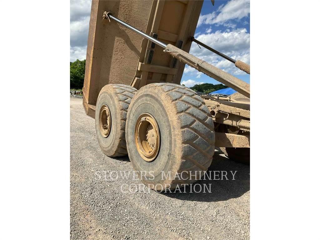 CAT 740B Dumper - Knickgelenk