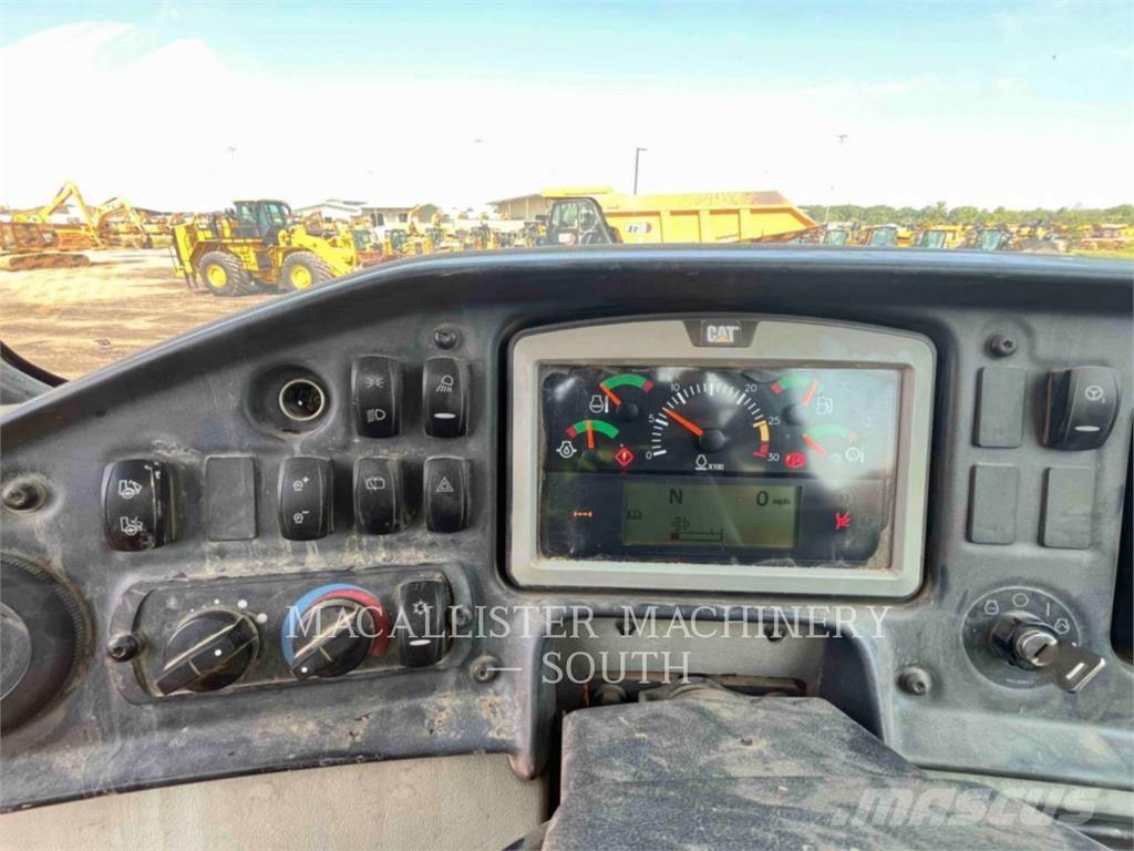 CAT 740B Dumper - Knickgelenk