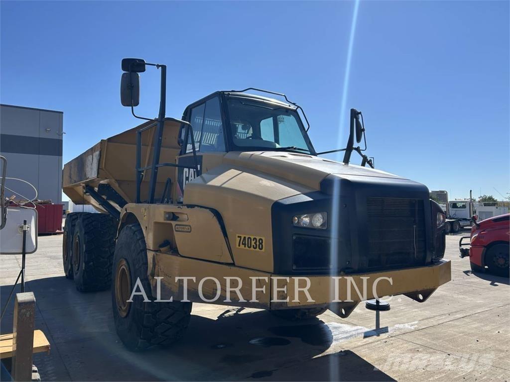 CAT 740B Dumper - Knickgelenk