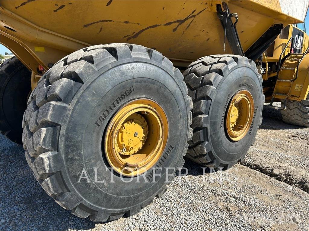 CAT 740B Dumper - Knickgelenk