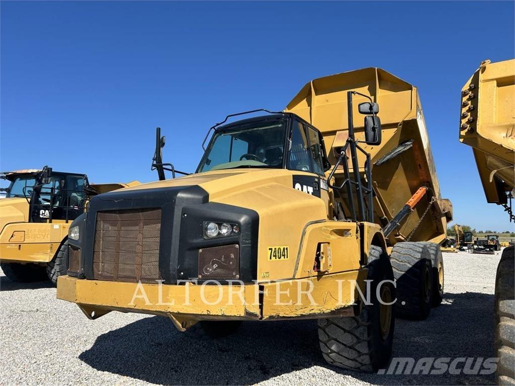 CAT 740B Dumper - Knickgelenk