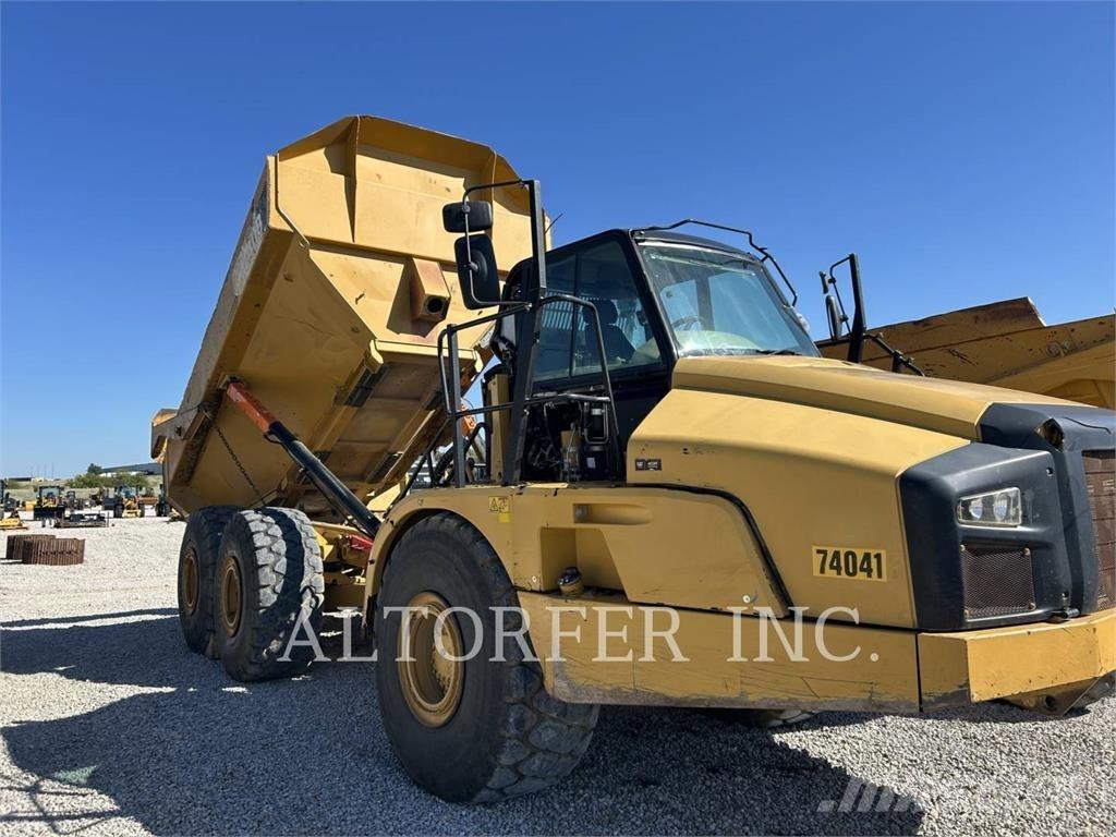 CAT 740B Dumper - Knickgelenk