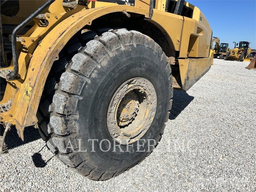 CAT 740B Dumper - Knickgelenk