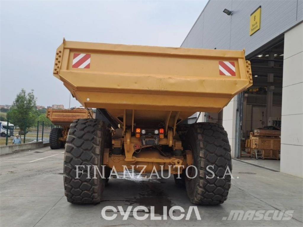 CAT 740GC Dumper - Knickgelenk