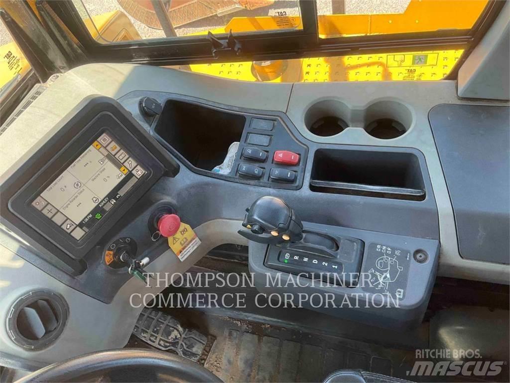 CAT 745 Dumper - Knickgelenk