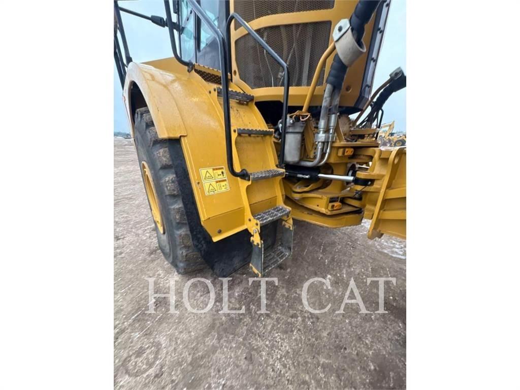 CAT 745 Dumper - Knickgelenk