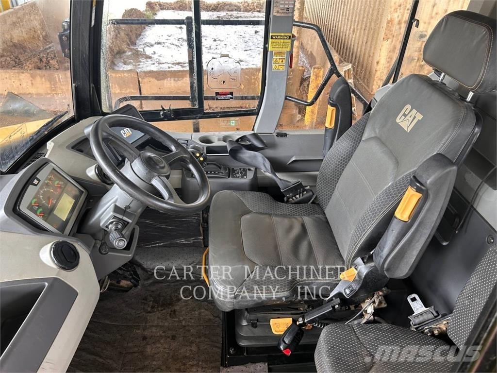 CAT 745 Dumper - Knickgelenk
