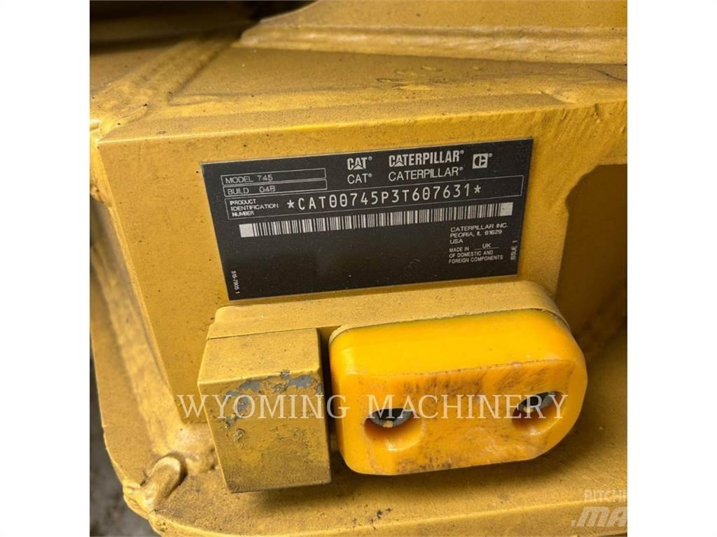 CAT 745 Dumper - Knickgelenk