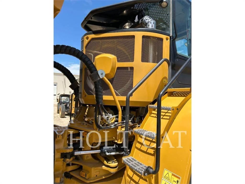 CAT 745 Dumper - Knickgelenk