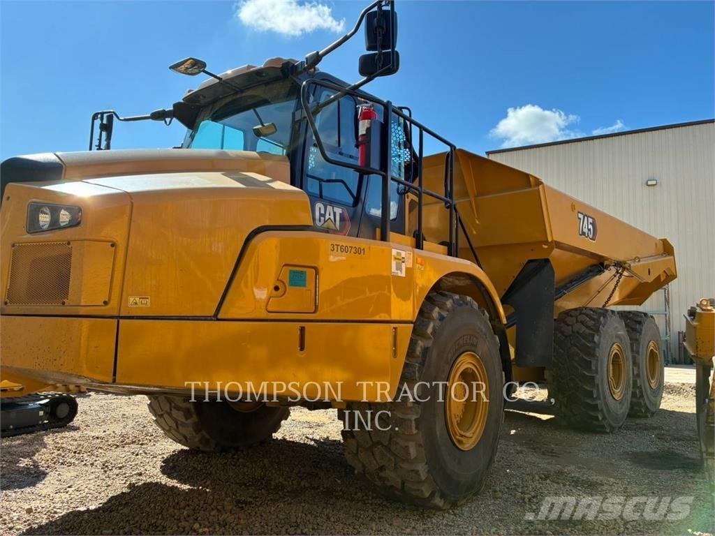 CAT 745 Dumper - Knickgelenk