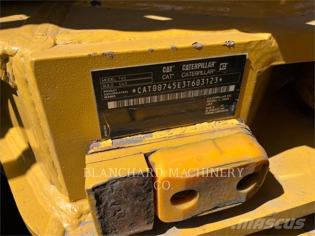 CAT 745 Dumper - Knickgelenk